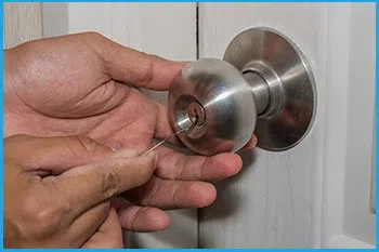 Lock Locksmith Services Springfield, VA 703-574-6794 - 14-unlock-door